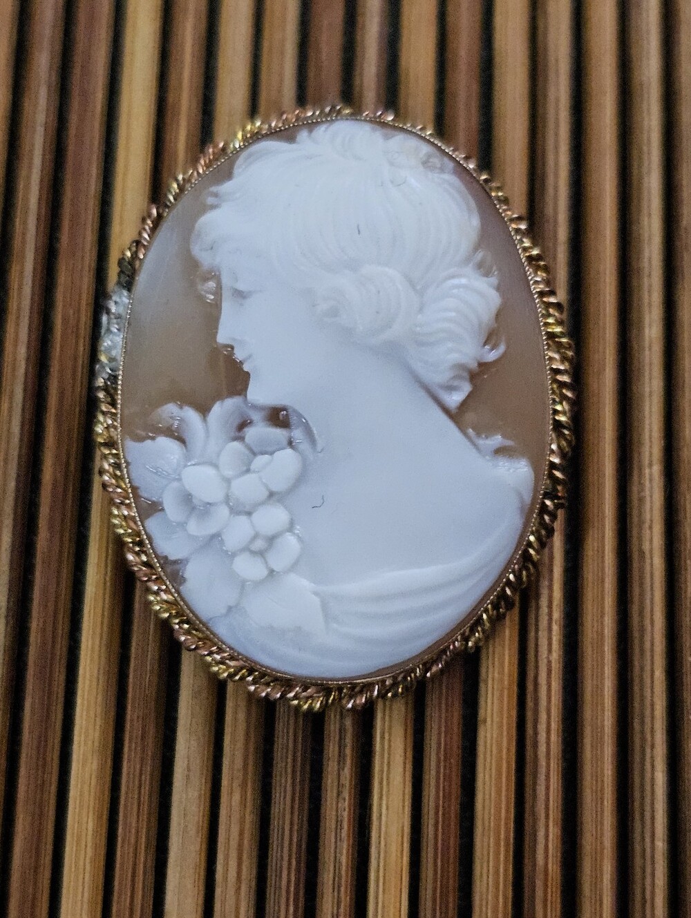 10k Cameo Yellow Gold Brooch (Vintage)